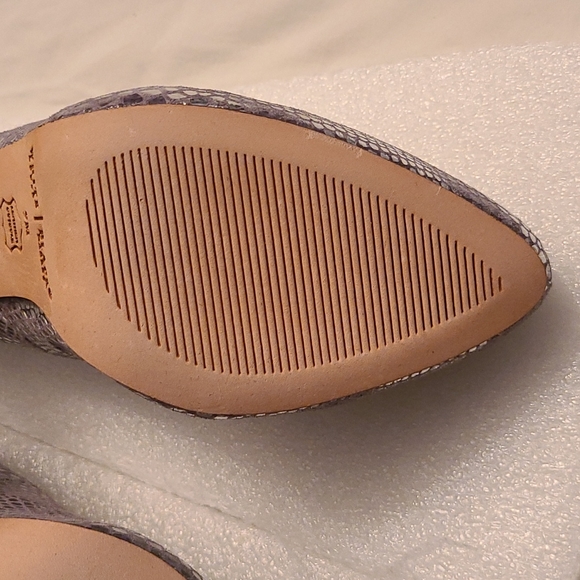 White House Black Market Rece Silver Metallic - Picture 6 of 10